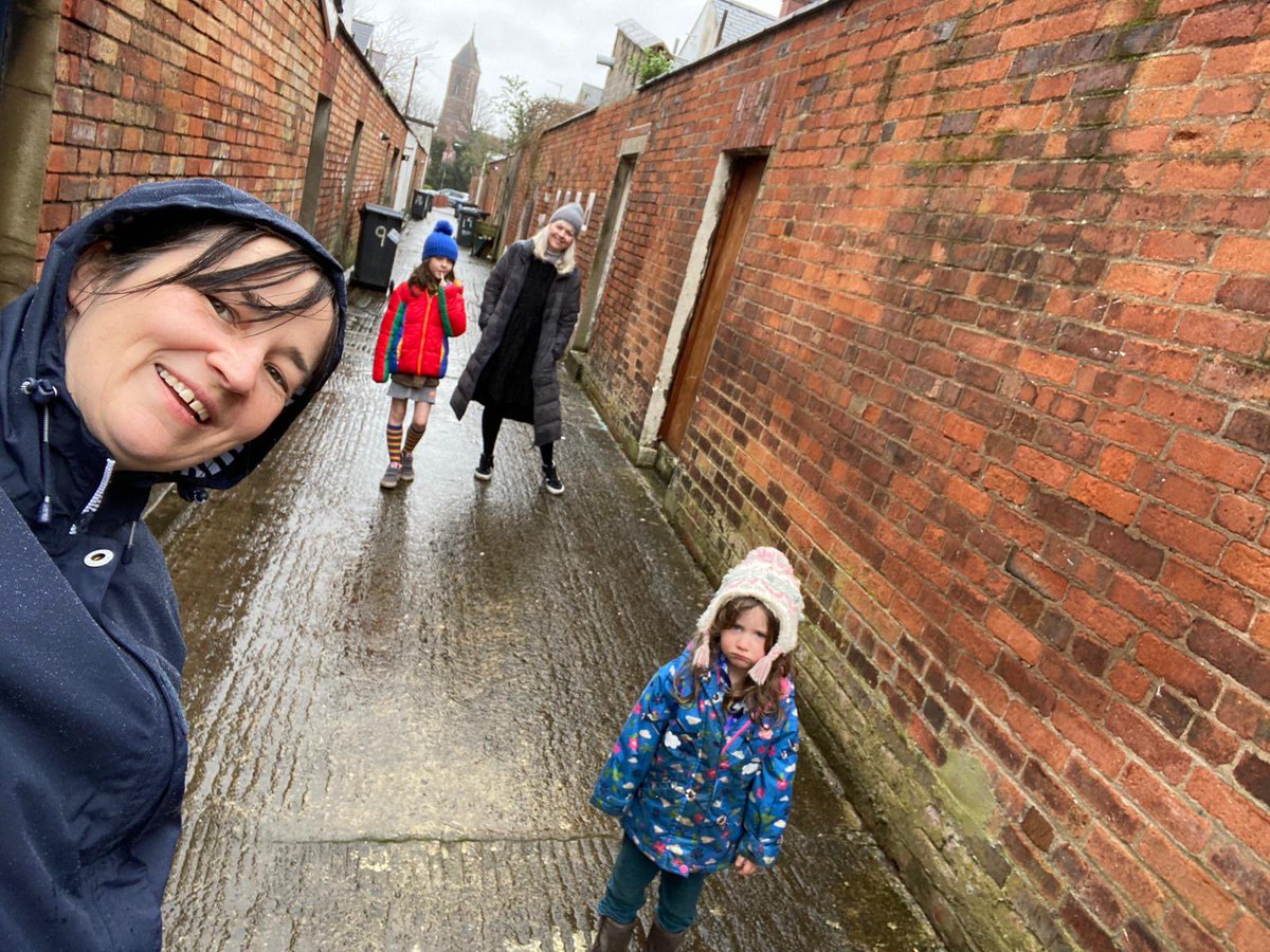 9ftinCommon's tweet photo. Stars align as the @9ftinCommon team and their trainee urban investigators bump into each other at #liminalley #alley #entry #belfast #art #design #churchview https://t.co/uNVlMjk2U6