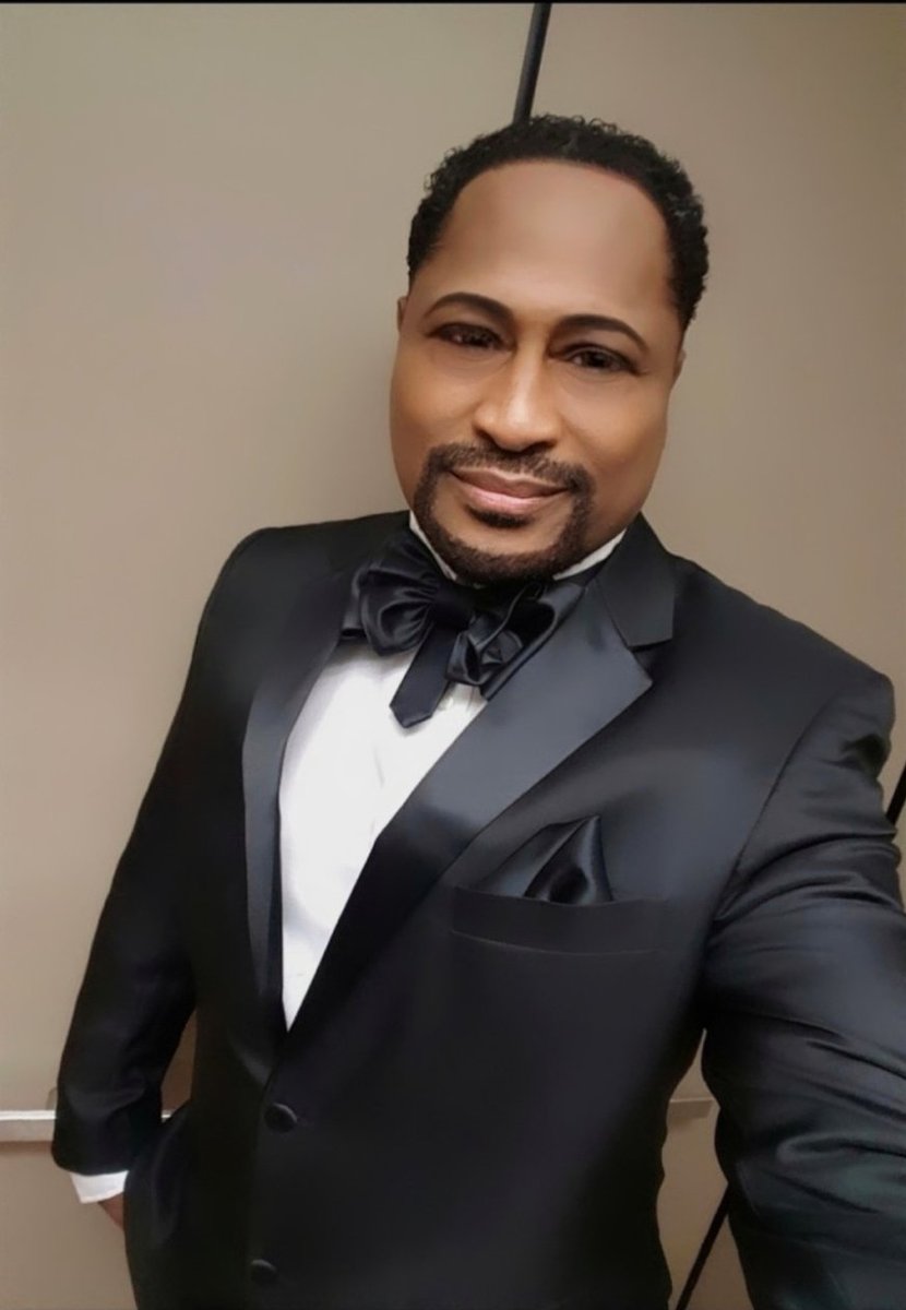 tobbytheking's tweet photo. Guess what..... God ❤ You!!!!
- Photo Credit:
Stuck in the Elevator.... waiting on Maintenance - Selfie 😀 #tobbytheking #celebrityhairstylist #selfie #selfies #Atlanta #Chicago #NewYork #Chicago #Miami #California #losangeles #Mensfashion #selfie #men #Suits #selfcare https://t.co/vKLN0h7D4K