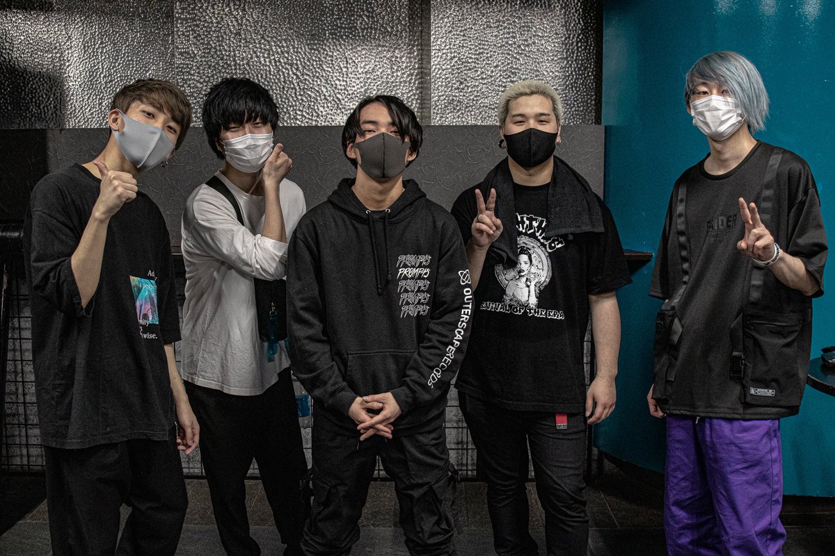 Wataru_Drum_k's tweet photo. 3/27 🧸小熊祭🧸
無事終了しました、、！

2連続の出番で本当に疲れましたが、とても刺激的なライブが出来ました、、！

皆様本当にありがとうございました！
これからも宜しくお願い致します！！

そして一日お手伝いしてくれたナオト本当にありがとう！
@noot7010 

Photo by @acoral6104 https://t.co/MNmRExL3ci