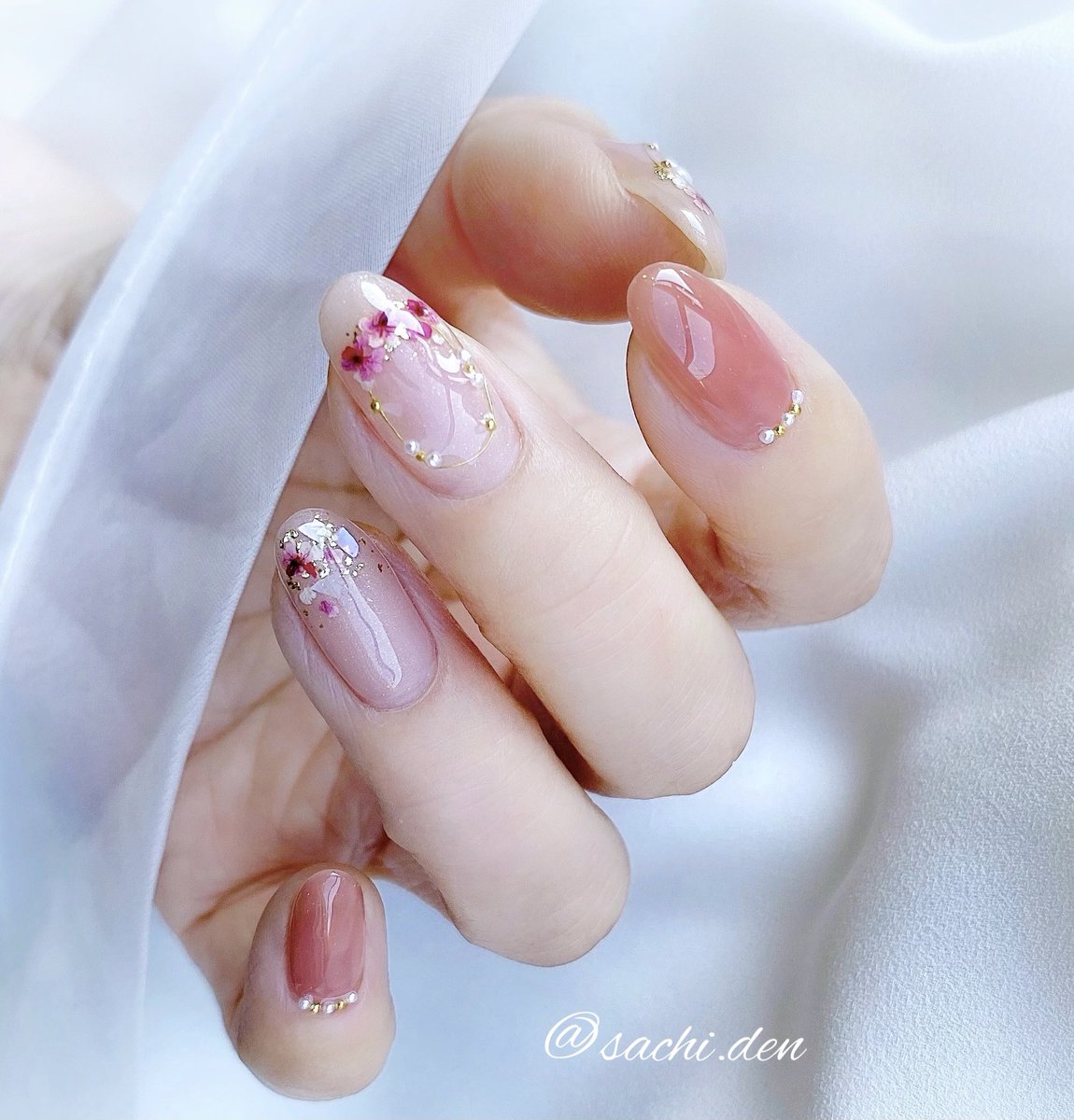 Sachi Gelme1春の新色シャンパンピンクで押し花ネイル Gelme1 ジェルミーワン 春ネイル ピンク ネイル セルフネイル ジェルネイル