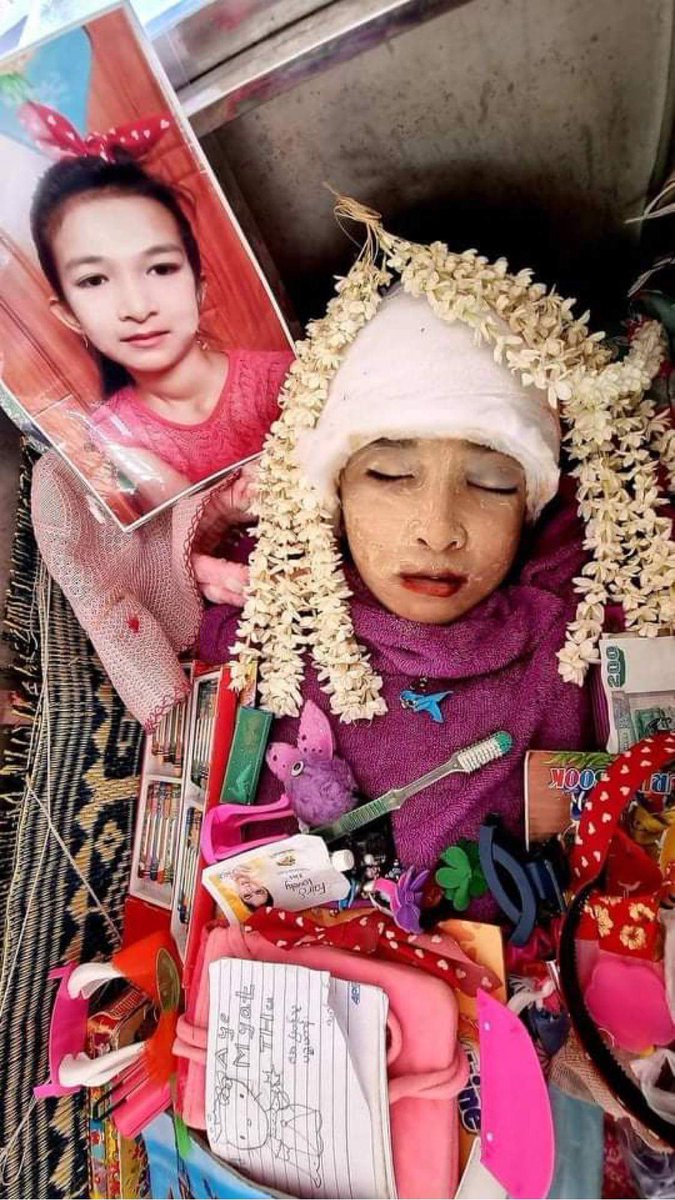 Maria89599527's tweet photo. Funeral of a fallen star , Ma Aye Myat Thu , 11 years old girl (Grade 5 student), who had been shot to death due to terrorists’ forced violent attack yesterday in Mawlamyaing, Mon state.  Rest In Power. 
JUNTA MASSACRE 
 @UNICEF @save_children 
#WhatsHappeningInMyanmar
#Mar28Coup https://t.co/7500sWM49v