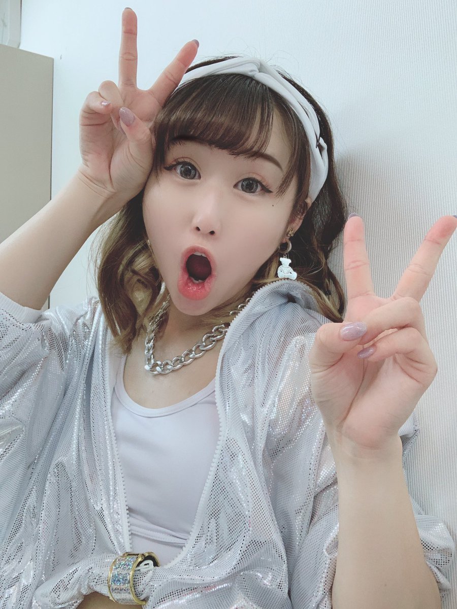 kanyon_20020312's tweet photo. 最後の発表会！！！
見に来てくださった方ありがとうございました！！
終始涙が出そうになって我慢してたけど、最後は出てしまった😂でも笑顔で！！

ままとあーちゃん14年間ありがとう！！

みんなもありがとう！！！ https://t.co/zyoMJtJvrC