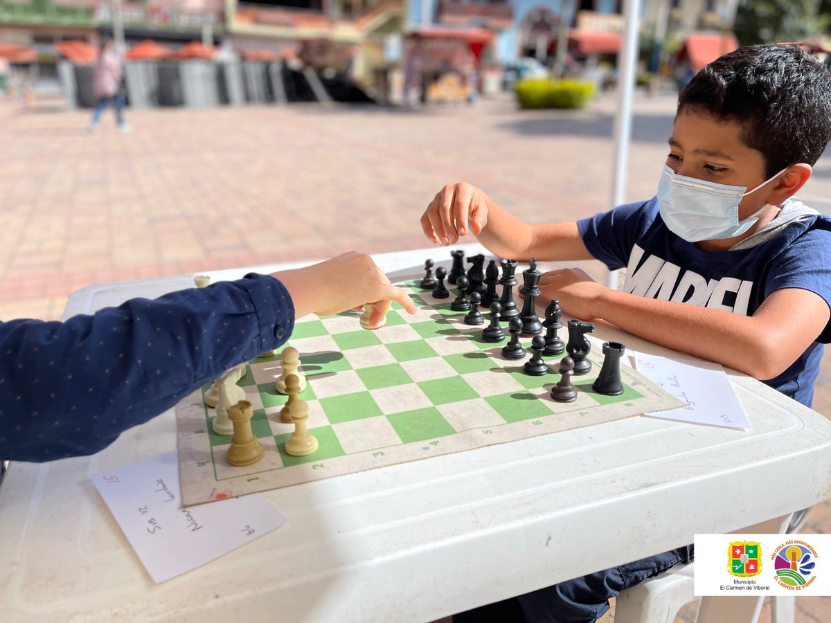 deportemascerca's tweet photo. #DeporteMásCerca| Con una excelente participación se llevó a cabo en el parque principal el Segundo Festival Municipal de #AjedrezAlParque, este evento contó con deportistas de 12 años y categoría libre.@ElCarmenV @johnfquinteroz @AjedrezAnt @IndeportesAnt @MinDeporteCol https://t.co/q4kGoKqWJ1