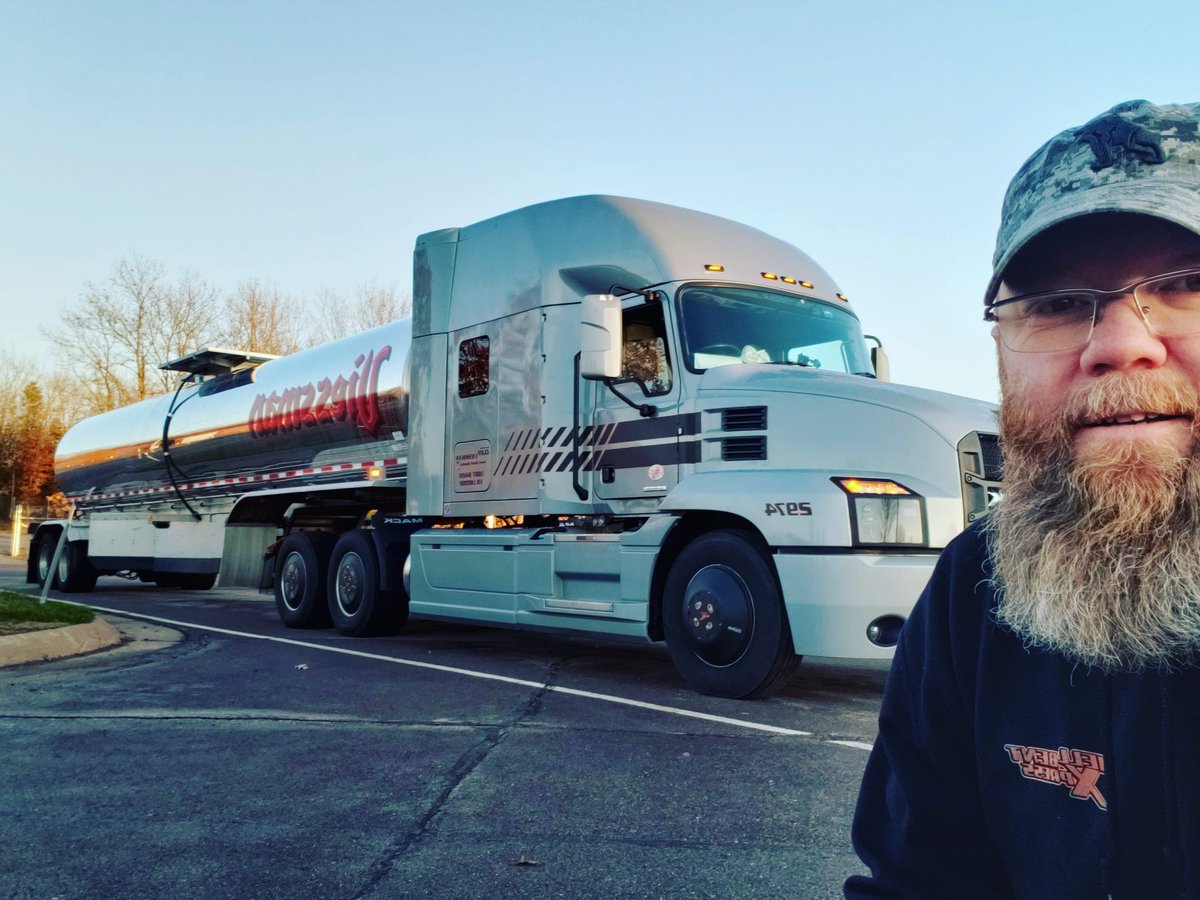 hellbenthagen's tweet photo. Sunday morning at the #MackLife Church #LetsHaul #trucking #mackonomics #SippySippy https://t.co/bli561xMX1