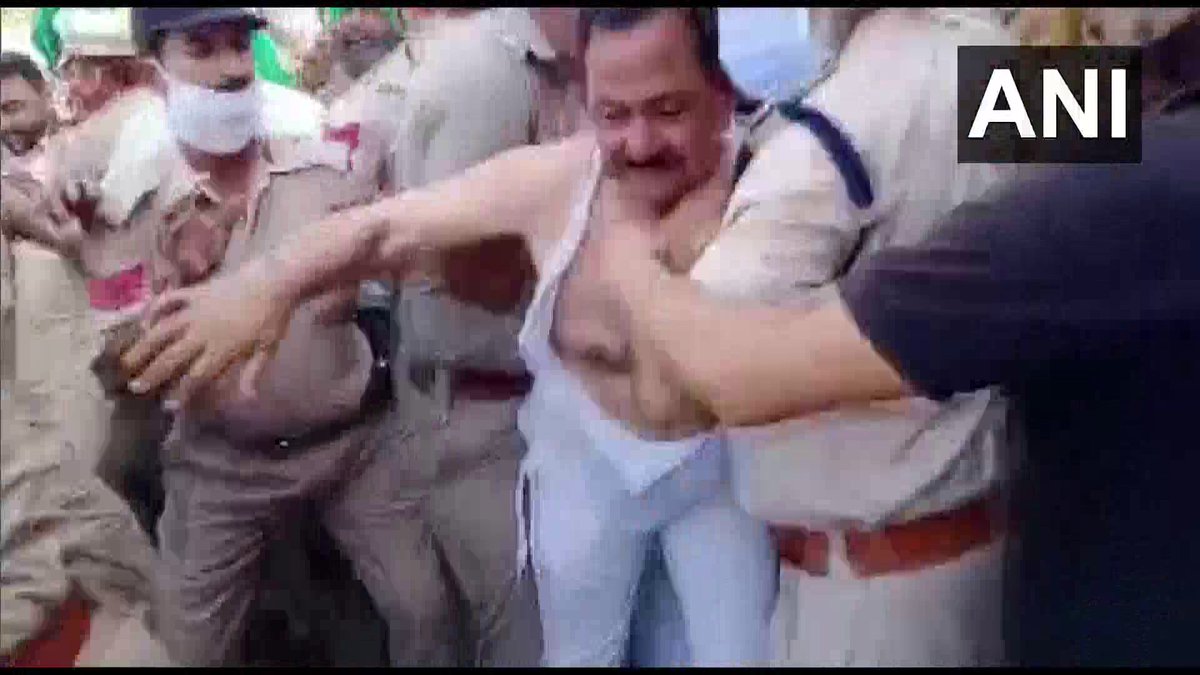 Pardeep1925's tweet photo. Punjab: Bharatiya Janata Party (BJP) MLA from Abohar , Arun Narang was thrashed allegedly by protesting farmers in Malout yesterday. 
Such a Shameful  &amp; Cowardice act.

#ShameOnCaptAmarinder https://t.co/yCWkFmteOC