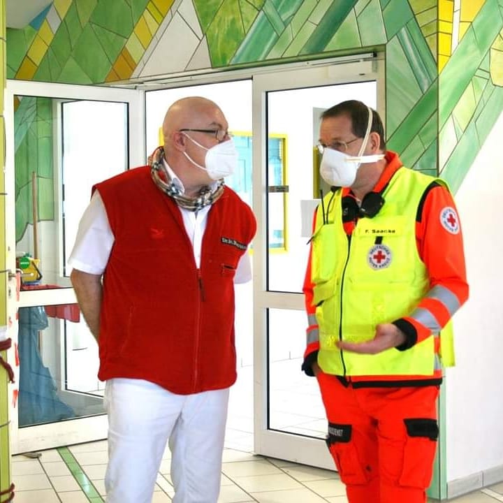 BIsmaning's tweet photo. Anstrengendes Wochenende ...
Für die #Helfer des #BRK #Ismaning geht ein ereignisreiches und anstrengendes Wochenende zu Ende.
Am Samstag den 27.03.21 fand der 2. #Ismaninger #Impftag in der #Osterfeldhalle statt.
https://t.co/QT1cd8lAqR
Text A.S Bilder A.S & EVF https://t.co/UQjVtUtJ0O
