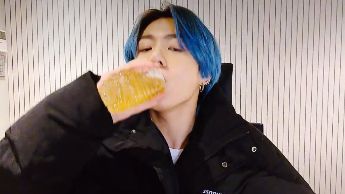 jungkook admirer tweet media