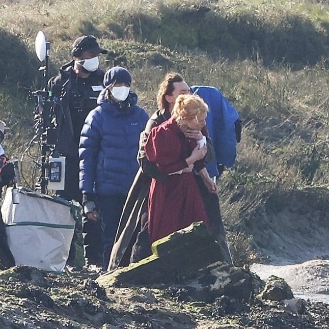 maryensenada's tweet image. Tom Hiddleston y Claire Danes en el set de "The Essex Serpent", el 23 de Marzo. (Fuente: Torrilla, Weibo) #WilliamRansome #CoraSeaborne #TheEssexSerpent #TomHiddleston #ClaireDanes