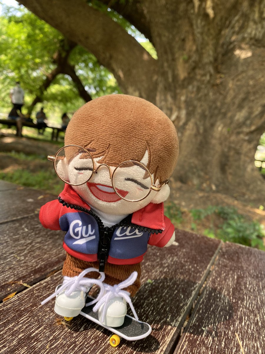 NuNunn24's tweet photo. ลูกชายหล่อ บอกต่อ สุดหล่อของหม่ามี๊ 🥰 หล่อด้วย ซนด้วย ไม่ยอมลงจากต้นไม้ 😆 🛹🛹 #ccchureview #คังแฟมมะยี่ https://t.co/p8ghtBKEgc