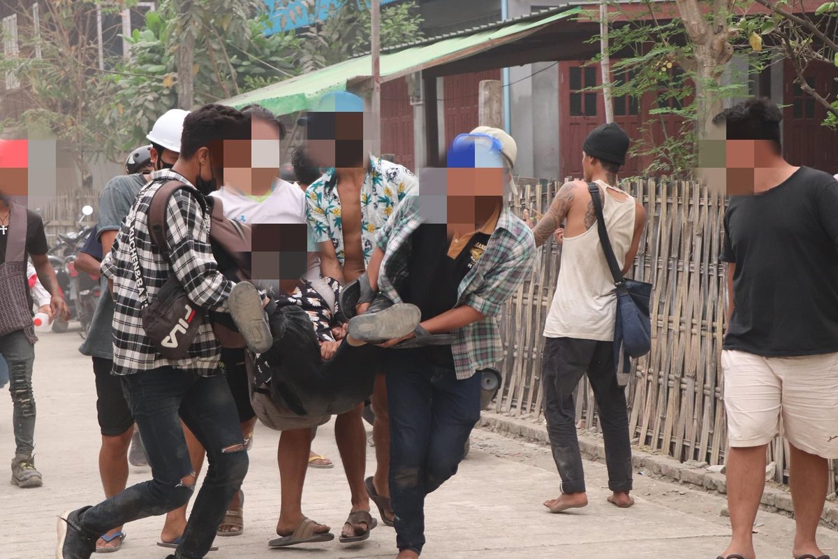 📍 Tahan, Kalay
There you see a note counting no. Of shooting live ammunition ( even big explosions reported) by a local person. Report that 2 men has passed away and at least 7 are injured by a local media. 
JUNTA MASSACRE 
#WhatsHappeningInMyanmar #Mar28Coup