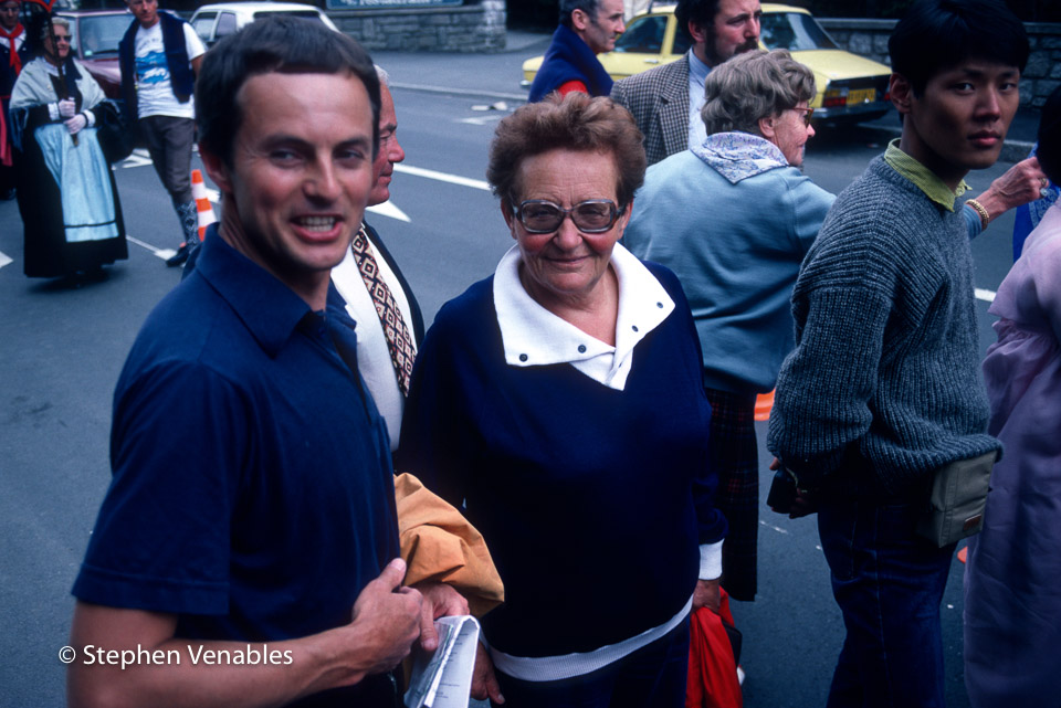 Venables_S's tweet photo. Femmes Alpinistes meet for Mont Blanc 1986 bicentenary. Henry Day and Jeanne Franco.
@thealpineclub @mtn_heritage @MTNEQUIPMENT
https://t.co/1mifzBfsI9 #pinnacleclub #Chamonix #MontBlanc https://t.co/RozkUHzidk