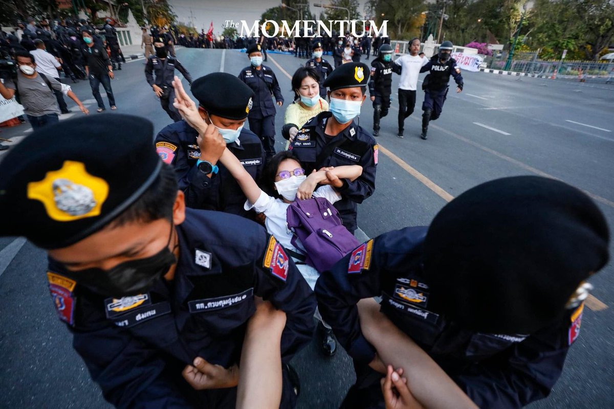 I I I 

My sister “Aey” doing her best to save her friend from being unlawfully taken away. 

I I I

#WhatsHappeningInThailand