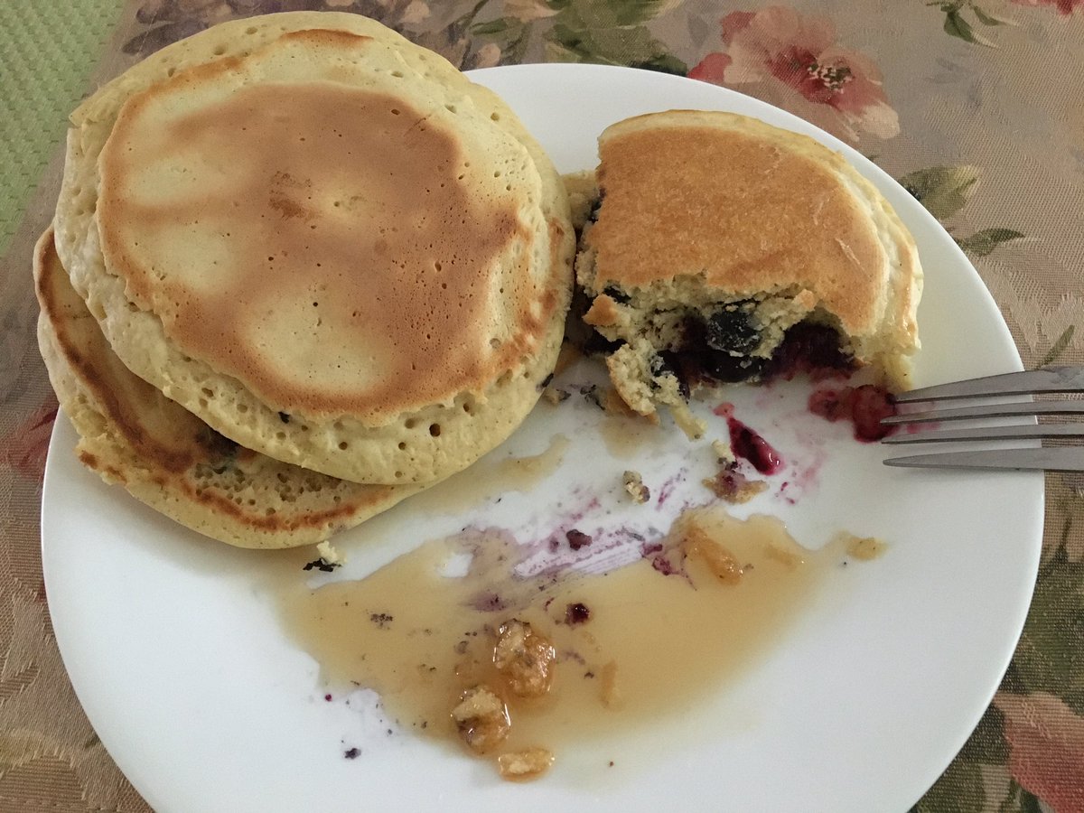 MsAnnMcD's tweet photo. Sunday morning. Listening to @1071TheBoss Springsteen on Sunday eating lovingly prepared pancakes by my husband @paulski777 with home made NH maple syrup. #HAPPY #snapitsunday #finalentry Thank you @Tony_Ginger for Sunday fun! https://t.co/jHx9b9EGAG