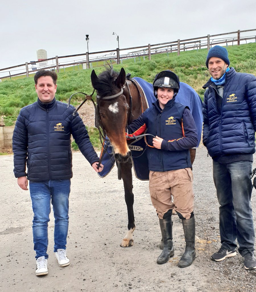 tvhenry's tweet photo. Out on the Lambourn gallops today filming with #GrandNational horse and jockey #SubLieutenant & @tabithaworsley. Less than 2 weeks before race day @AintreeRaces! #filmmaking #GrandNational2021 https://t.co/O1uQ6wm5sz