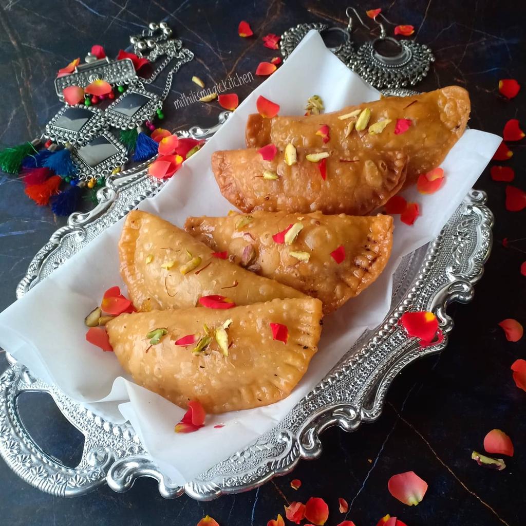 Mithili_mallya's tweet photo. Holi Special series..
Dryfruit Mawa/Khoya Gujiya..
https://t.co/x9eMfERbWN

#Holi2021 #HappyHoli2021 #HoliHai #gujiya #mawagujiya #mithai #Trending #festivalofcolors #foodie #RecipeOfTheDay #होलिका_दहन #TrendingNow #Indianfestival #twitter https://t.co/Pkj01mDH15