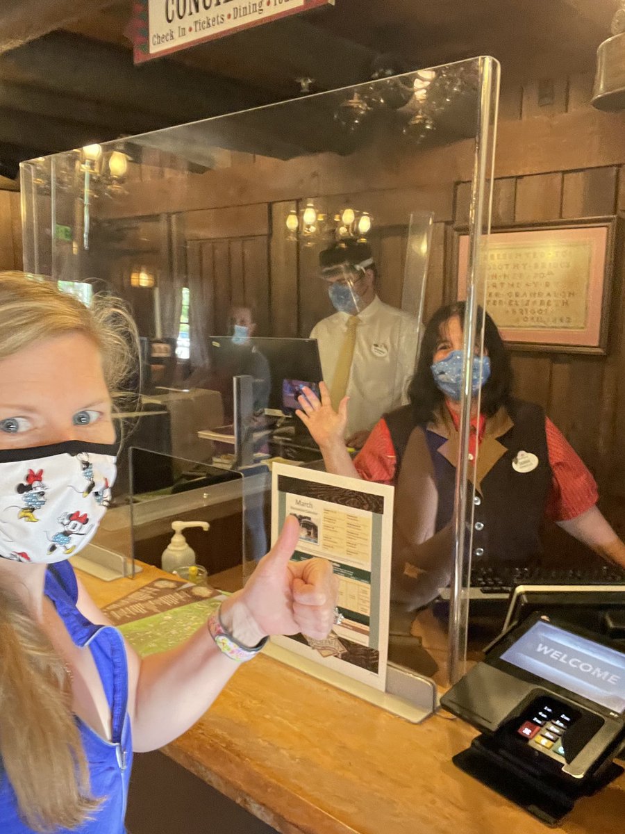 ETFamilyTravel's tweet photo. Debbie at the front desk was really helpful getting us checked in to our final destination! #castcompliment #splitstay https://t.co/Zxc55kuYIu