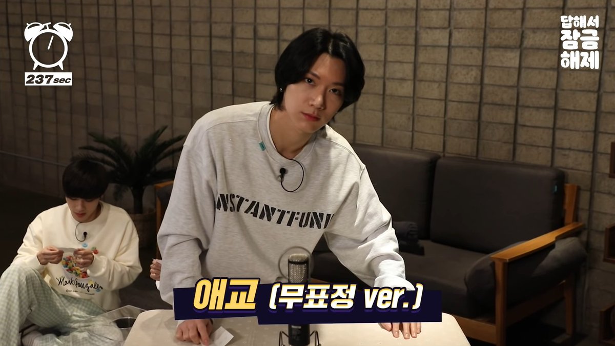 nongtenglobal's tweet photo. 210328 [YouTube] @After_zzZ
Update

Ten, YangYang, XiaoJun's High Speed TMI Party [Answer to Unlock] WayV

🔗: https://t.co/gnF6AYTWWQ

Please 👍, comment and share💜

#TEN #TENChittaphon #李永钦 #เตนล์ #텐 #テン #WayV_ActionFigure #WayV_Kick_Back https://t.co/XKf3sJ1mj7