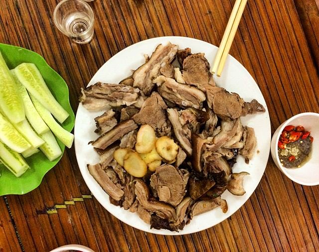 Compaor31269866's tweet photo. La cynophagie est une pratique alimentaire qui consiste à se nourrir de viande de chien. Cette pratique fait partie de la culture culinaire de nombreux pays, et notamment des pays asiatiques et de pays d'Afrique. https://t.co/g6aCll3b9U