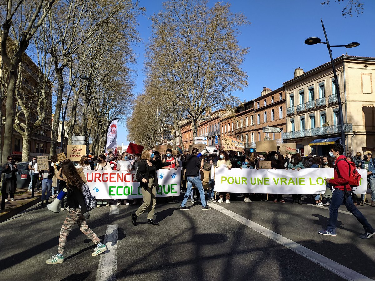 GenerationsTlse's tweet photo. @GenerationsMvt marche pour le climat 🌿

Nous étions présent ajd à Toulouse à la #MarcheClimat pour demander une #VraieLoiClimat ! 

Le temps presse. Nous devons en finir avec les petits pas pour entrer dans une vraie transition écologique. https://t.co/37N2B09o6w