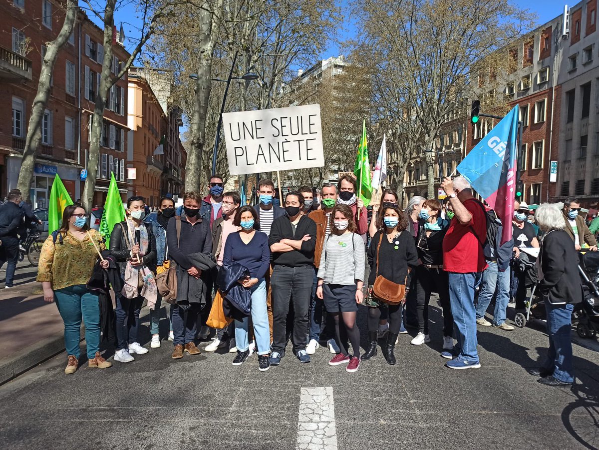 GenerationsTlse's tweet photo. @GenerationsMvt marche pour le climat 🌿

Nous étions présent ajd à Toulouse à la #MarcheClimat pour demander une #VraieLoiClimat ! 

Le temps presse. Nous devons en finir avec les petits pas pour entrer dans une vraie transition écologique. https://t.co/37N2B09o6w