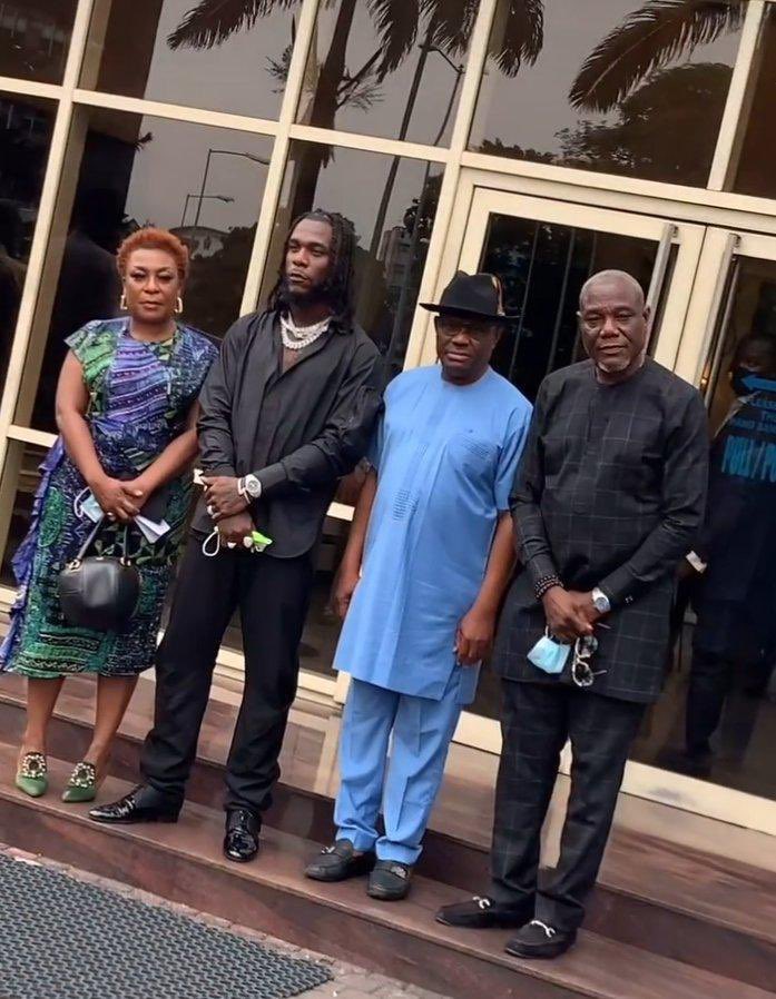 Skypertrend1's tweet photo. This wike and Burna Boy thing is getting me high https://t.co/NGdyID91W3