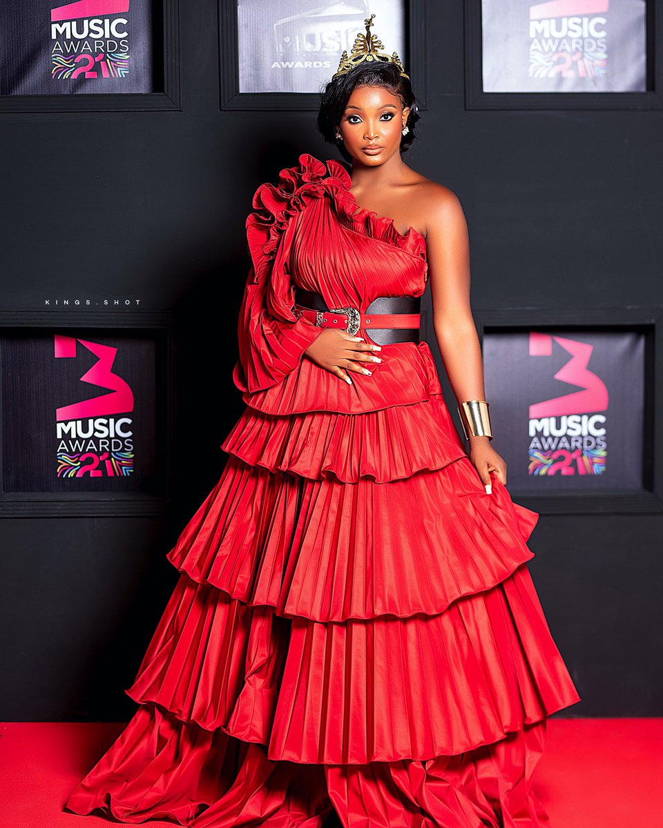 MissMalaikaGH's tweet photo. Blessing your timelines with beautiful and glamorous pictures of our queen 👸🏾 @djangjasmine at the just ended 3music awards.😍😍😍😍

Makeup @makeupbyzulky 
Hair @hairmony_gh
Photographer @kings.shot 
Outfit @nadyscollection https://t.co/kHDb7WE4Bv