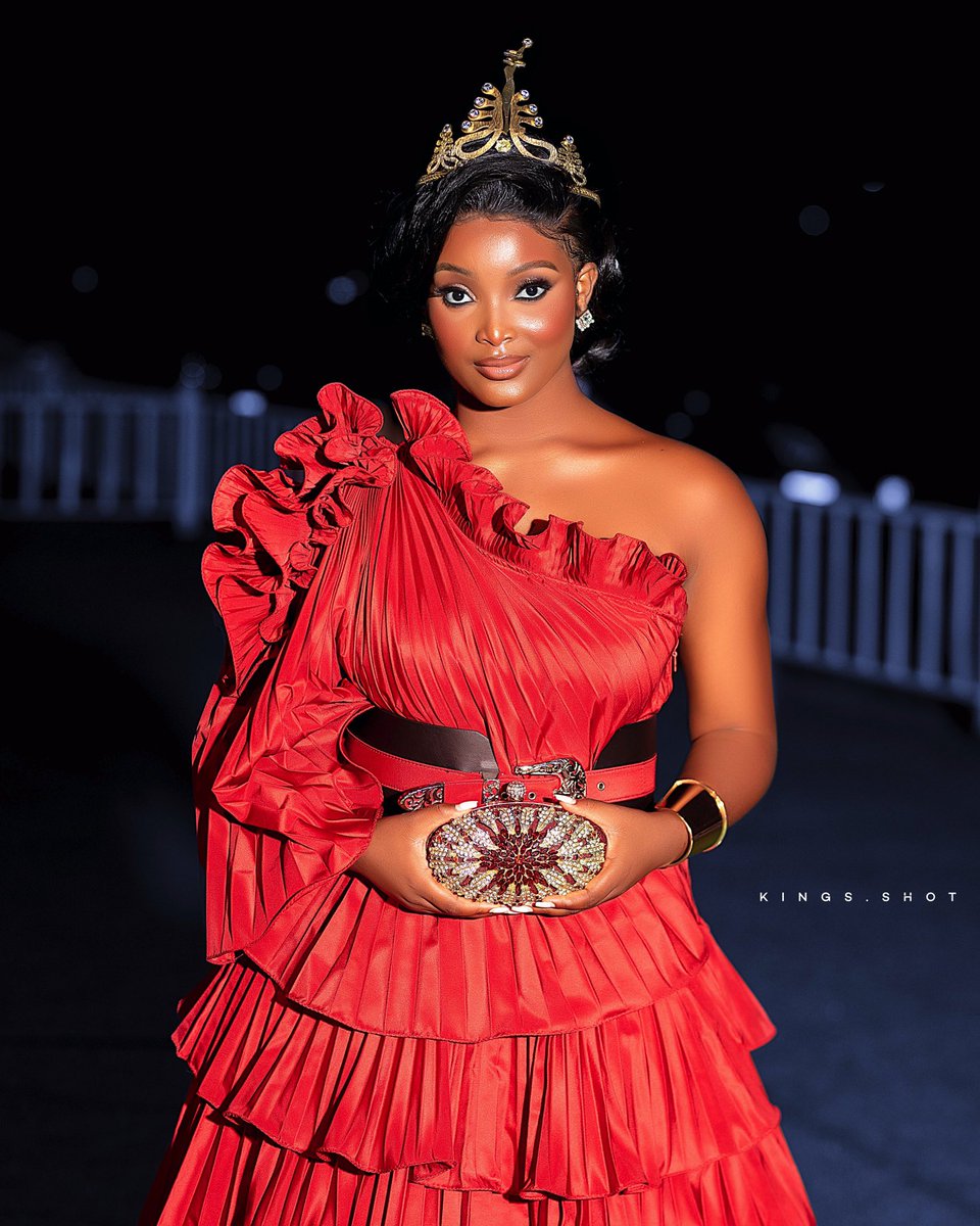 MissMalaikaGH's tweet photo. Blessing your timelines with beautiful and glamorous pictures of our queen 👸🏾 @djangjasmine at the just ended 3music awards.😍😍😍😍

Makeup @makeupbyzulky 
Hair @hairmony_gh
Photographer @kings.shot 
Outfit @nadyscollection https://t.co/kHDb7WE4Bv