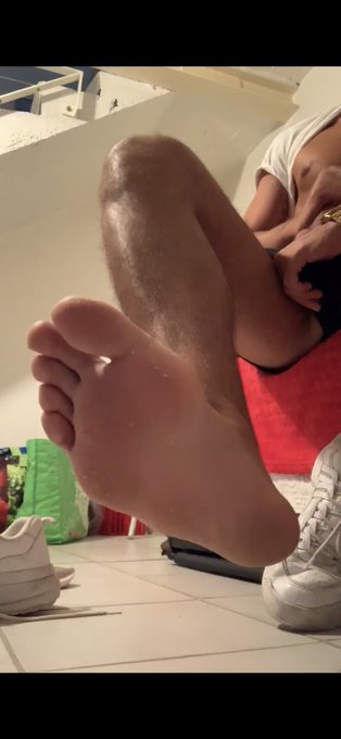What do you think of my foot?
#feet #gayfetish #feetlovers #gayfeet https://t.co/cv3DQD1y1B