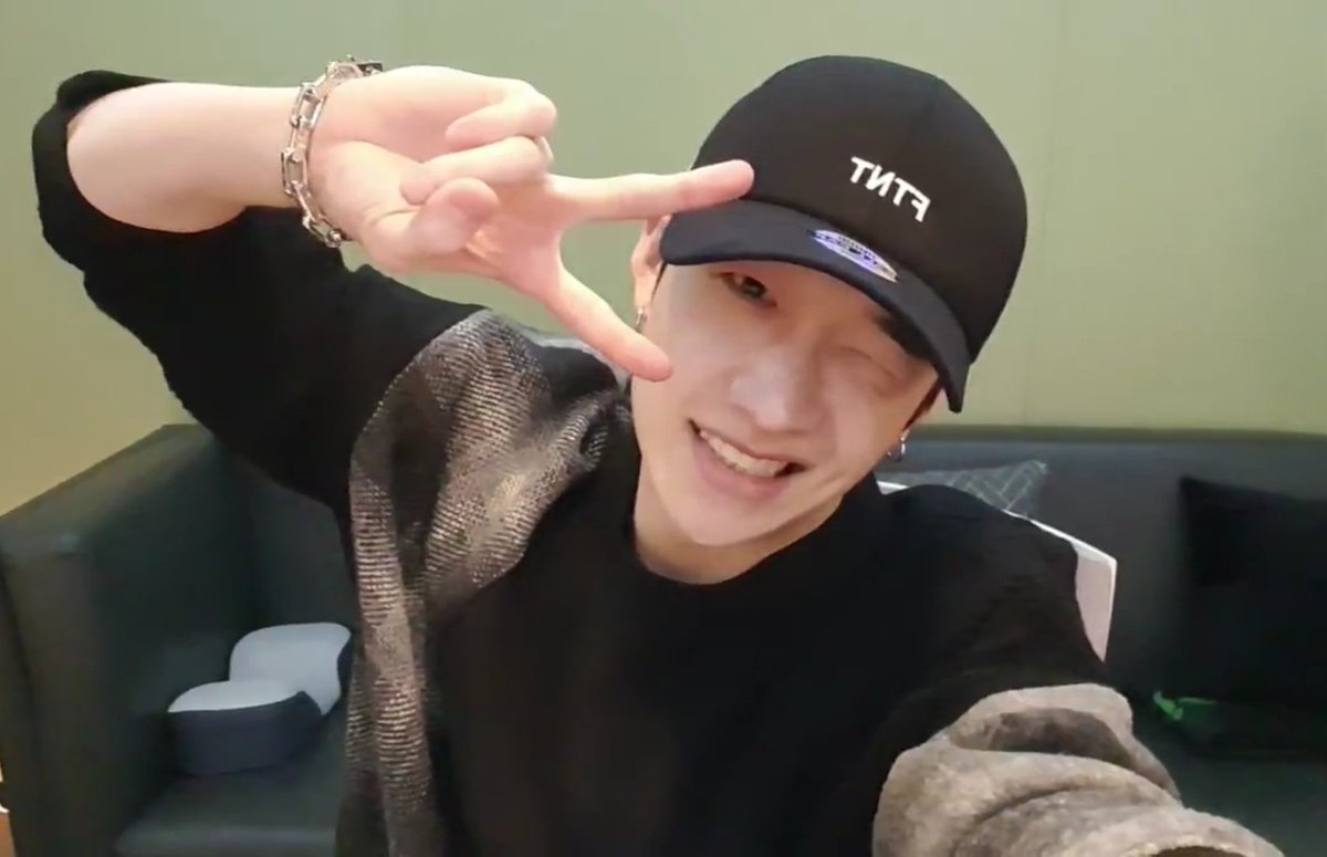 gnabcwtch's tweet photo. Gracias chiquito hermoso, por tomarte tiempo y hacer live, stay permanecerá siempre para stray kids eso te lo aseguro 🥺♡
#ChansRoomEp99
#ChanOurSafePlace
#AussieHome
@Stray_Kids https://t.co/2qteg7JgoQ