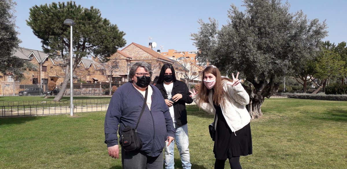 ¿Que tal estáis? Desde la asociación esperemos que estéis bien, nosotr@s estamos preparando una obra de teatro.
Cuidaos, lavaos las manos y portaos bien ;) un abrazo virtual.