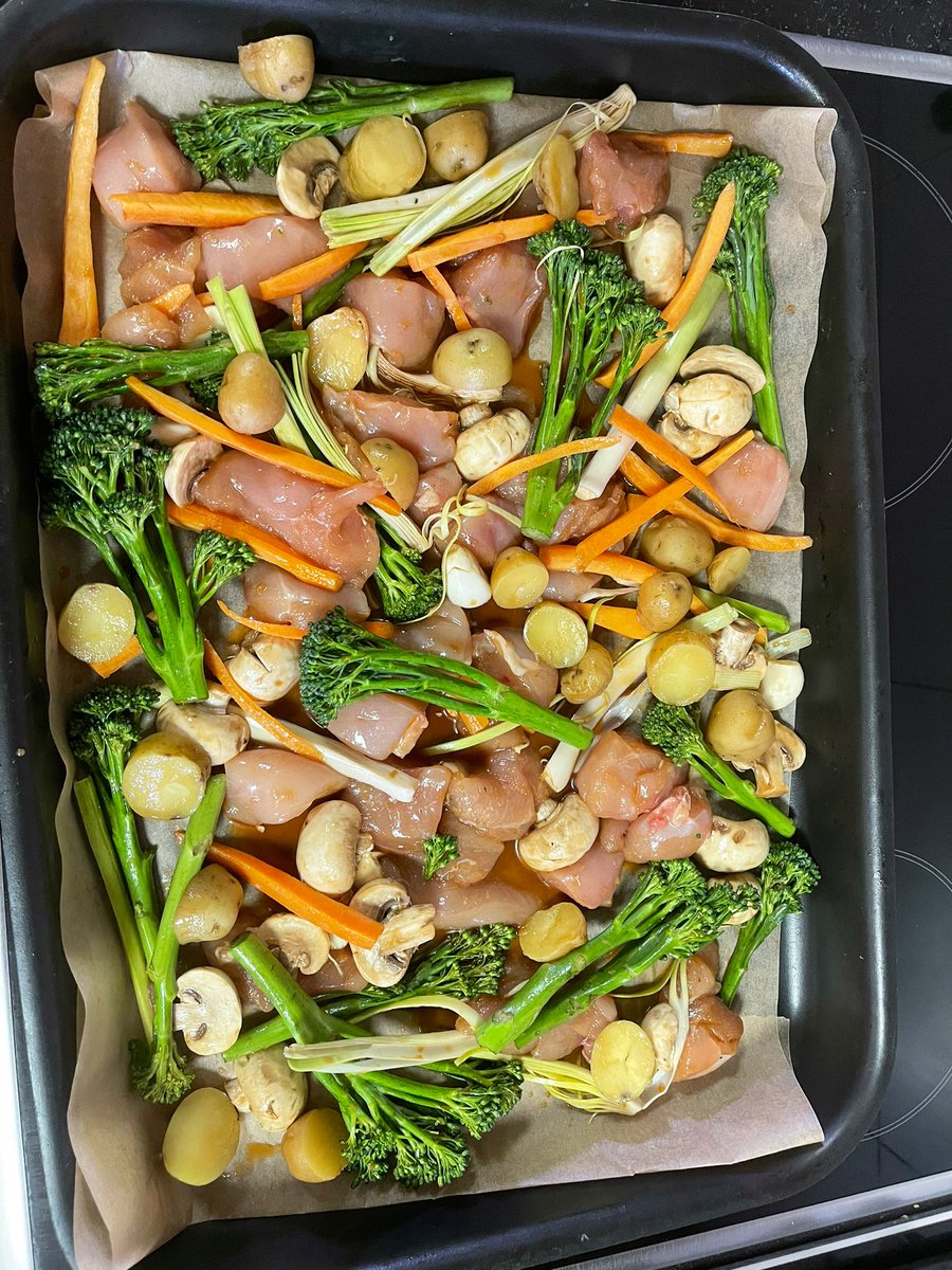 bethlovesthesea's tweet photo. Chinese chicken sheet pan supper tonight #sheetpansupper @nomnompaleo https://t.co/tGHHOBaPJz
