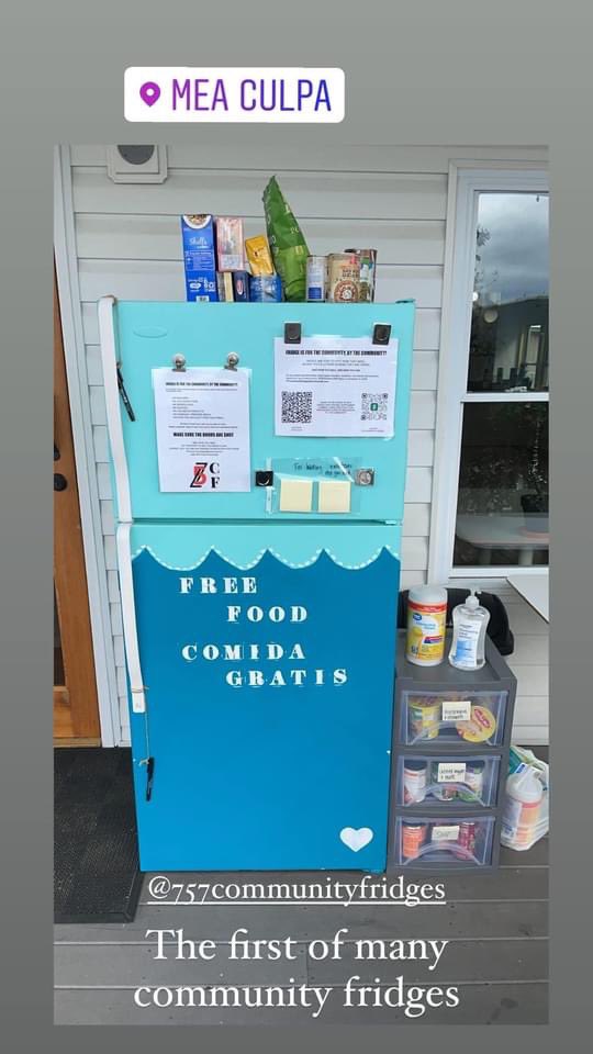 Itsindigooo's tweet photo. Our First 757 Community Fridge is Up! 2410 Colonial Avenue! Take what you need, give what you can! It is fully stocked, including household items in a box next to the fridge 24/7! Please share the message! 💙🍓🍌🍞 contact me or @757CommunityFridges on IG for any questions https://t.co/FD1hc3hypN