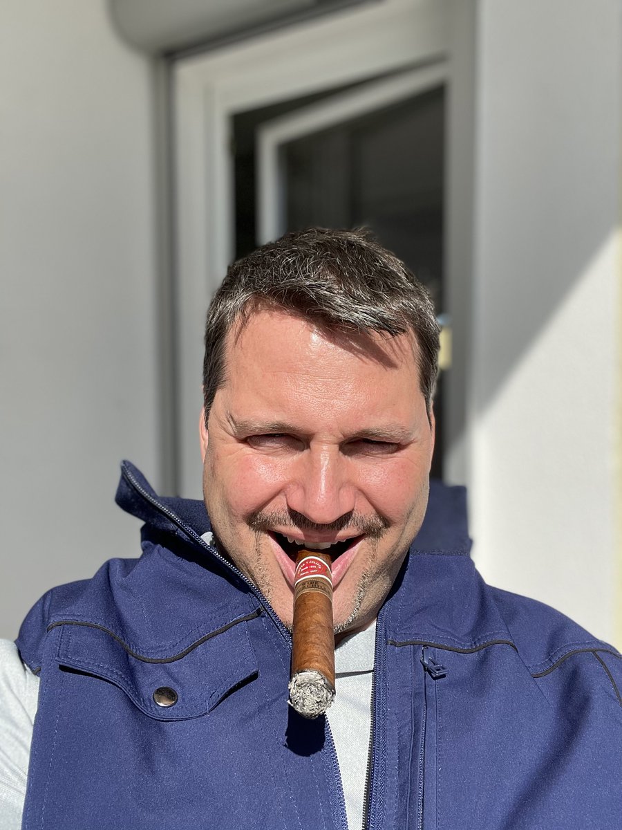 iMic76's tweet image. Beste Investition ever...
Loving PV / EV and of course good cigars :-))