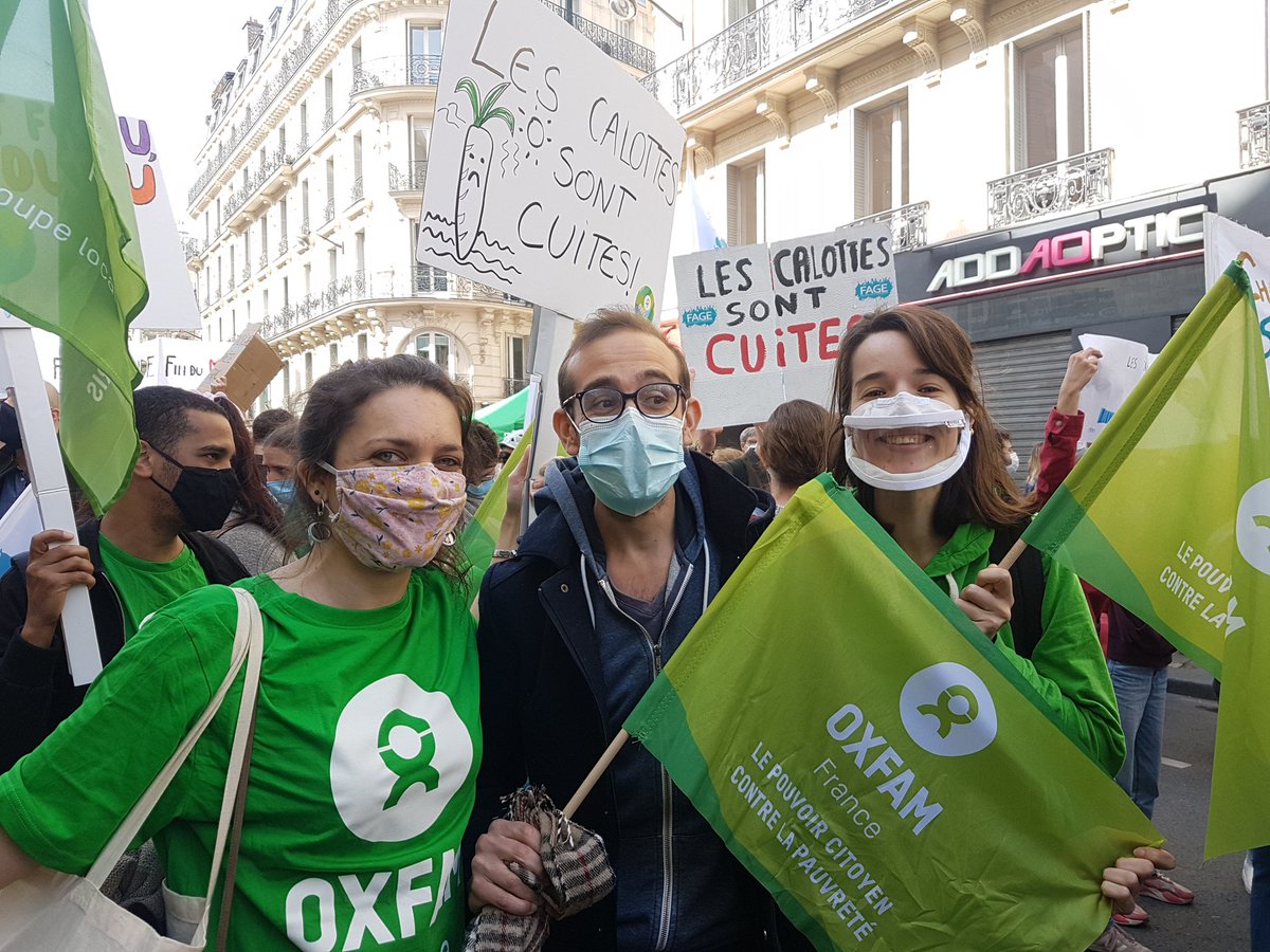 oxfamfrance's tweet photo. Contrairement au Gouvernement, les citoyen•ne•s sont mobilisé•e•s pour obtenir une #VraieLoiClimat, qui réponde véritablement à l'urgence climatique.

#MarcheClimat https://t.co/sEn2D803Im