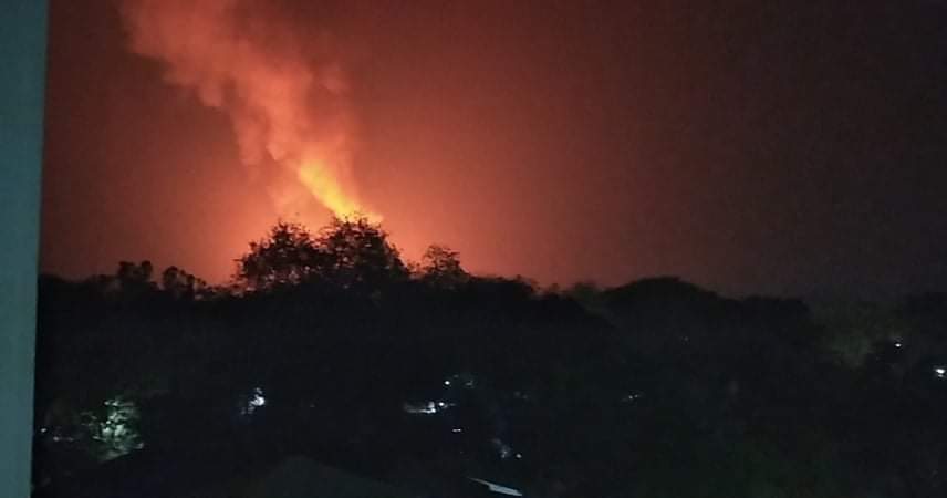 This is the current situation in #MyinChan. The fire is still burning and has not been extinguished yet.
#WhatsHappeningInMyanmar 
#Mar28Coup