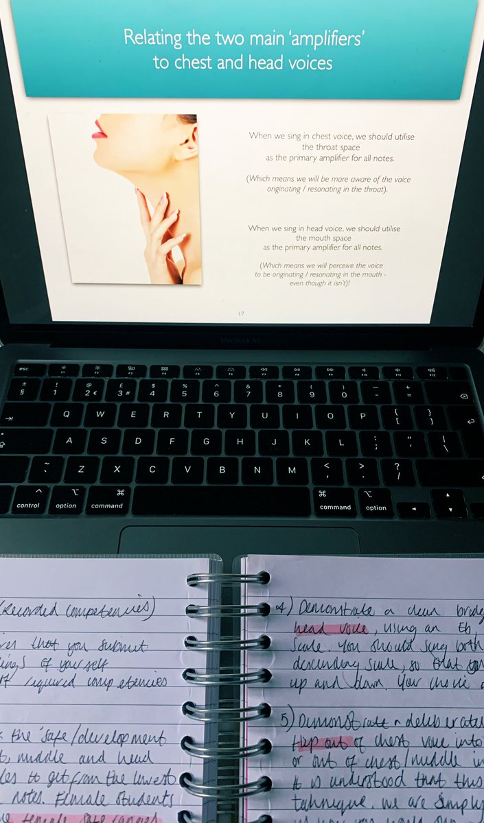 VocalPrecision's tweet image. Sunday Studying 📖 #singing #vocalcoach #chestandhead