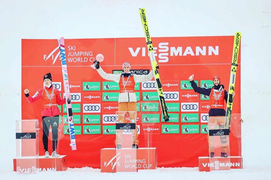 Unglaublich erfolgreicher Abschluss einer langen Weltcup-Saison 🥇🥇🥉✅

Herzlichen Glückwunsch 🎉🍾 

➡️➡️➡️ t1p.de/nq46

📸 Tadeusz Mieczynski 

#planica #gratulation #markuseisenbichler #karlgeiger #piuspaschke #constantinschmid #dsvadler #dsvnordisch #skifliegen