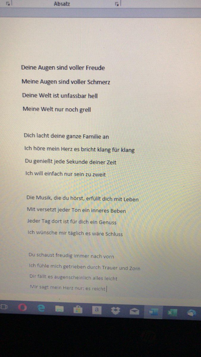 Servus Twitter,
ich hab eben ein älteres Gedicht von mir gefunden und fragt nicht warum, aber ich hatte Lust es zu teilen.

Da war der dark und Deep Moritz am Werk.... hab den lang nicht mehr gesehen 😂
