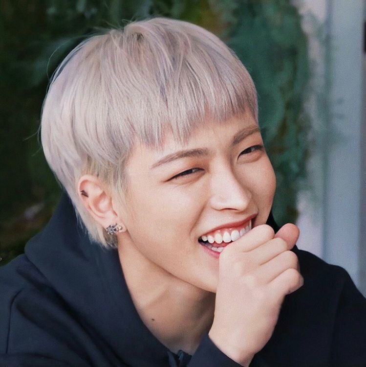 hongjoong smiling (@hongjngsmiling) on Twitter photo 