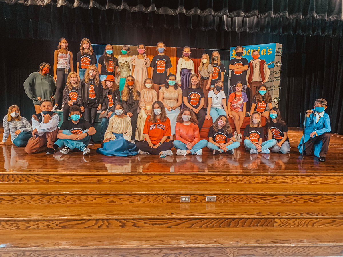 leandermsTSD's tweet photo. Congratulations to the cast and crew of Wild Strawberries on a fantastic run! 🤩 I’m so proud of you!! #LMSWildStrawberries #1LISD @LeanderISD @LeanderTigers https://t.co/iSqBXGbM0n