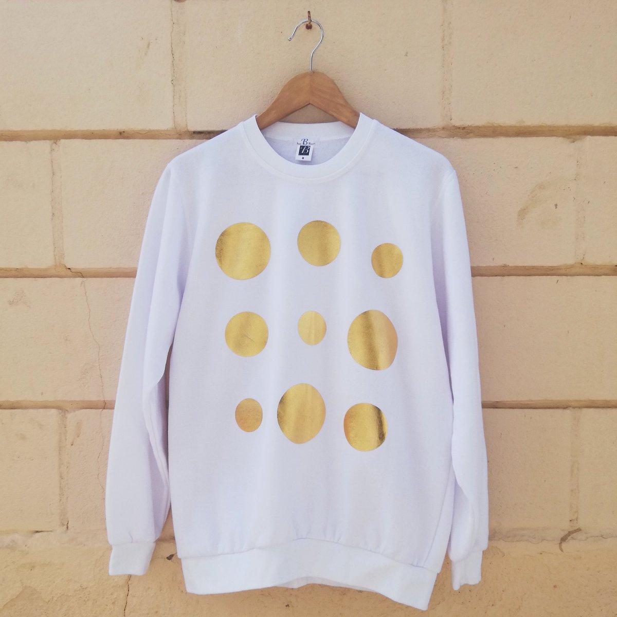 INMA_BENICIO's tweet photo. ¿Le ponemos LUNARES a esta PRIMAVERA?
Me encanta nuestras sudaderas. Son ideales y quedan de maravilla.

Sudaderas LUNARES disponible en la web https://t.co/GgFBd8PbWL

#Sudaderas #Moda #ModaSport #SudaderasMolonas #ropa #fashion #marca  #primavera #deporte #style #casual #pic https://t.co/kjY7zWSWTP