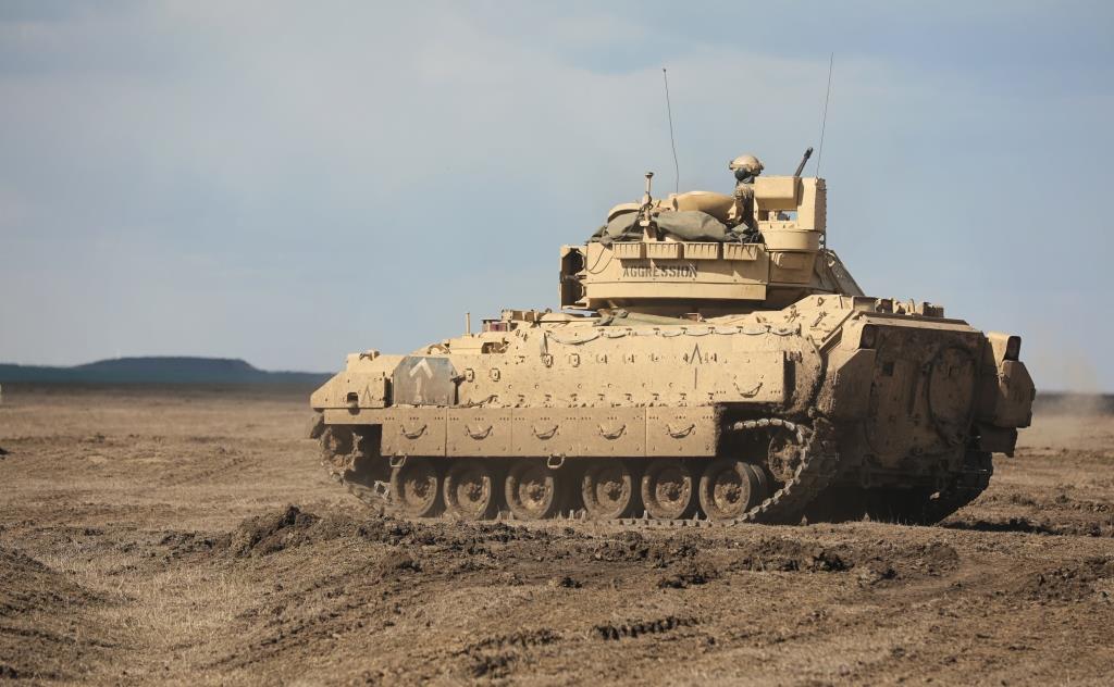 TheDeadDistrict's tweet photo. #USArmy #M2A3 #Bradley #IFV|s at #JusticeEagle-21 exercise.
Smardan Training Area, #Romania 🇷🇴 https://t.co/esdotg3sVh