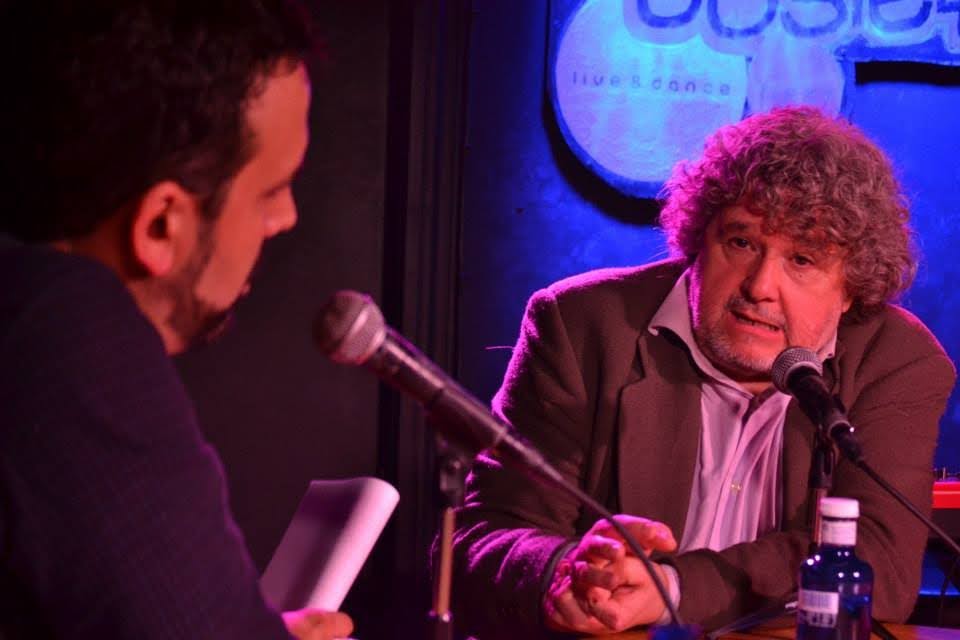 ElHombreLuna's tweet photo. 50 años de radio son 50 años de #DiscoGrande en @radio3_rne
Enhorabuena Julio Ruiz! 

📸 Octubre 2014
#Luna269 https://t.co/z6mxjelJn6