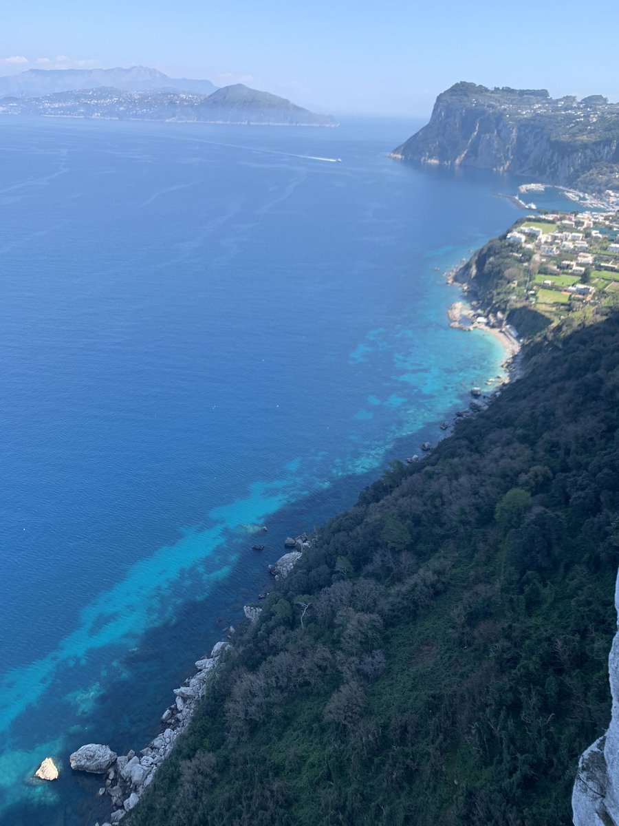 angelokylie's tweet photo. 今日の気温は19度。海の色がすごく綺麗✨
#カプリ島 #Capri #イタリア #Italy #カプリブルー #capriblue #ilikeitaly https://t.co/Jqqf0OAZV9