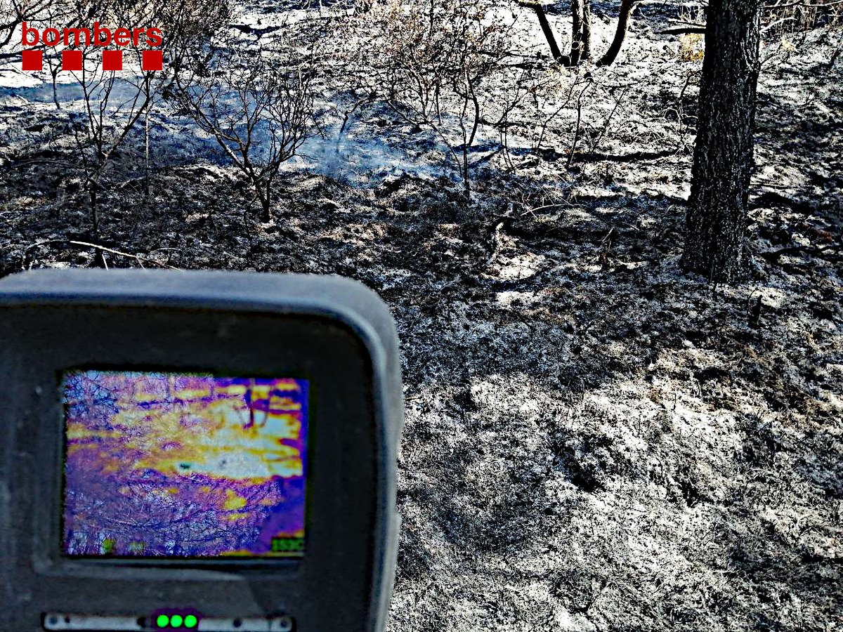bomberscat's tweet photo. L'Equip de Prevenció Activa Forestal #EPAF ha revisat aquest matí el perímetre de #IFSenan La càmera tèrmica detecta escalfor, i de tant en tant s'aixequen fumeroles. Per això encara no podem donar el foc com extingit. Avui hi mantenen presència 2 dotacions de #bomberscat https://t.co/vIVEwXRt1Q