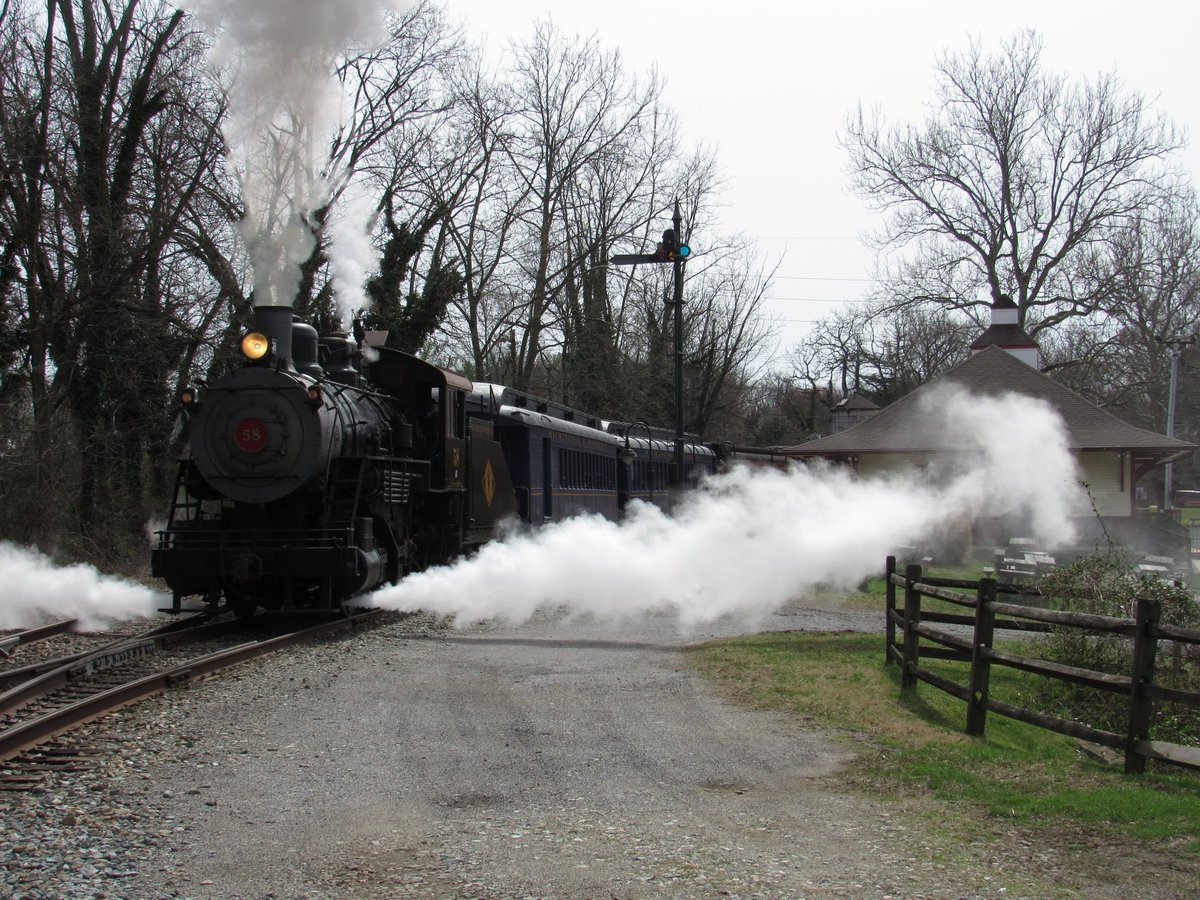 action_set's tweet photo. Yesterday I chased the @WWRailRoad on there first day of #Easter express trains. Here 58 departs Greenbank station with the 2:30 train. #veteransengine #steam #railfan #railfanning #steamtrain #veteran #EasterBunny #Easter2021 https://t.co/GrTrLkShjo
