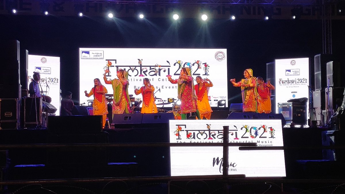 JammuTourism's tweet photo. Performance on famous dogri song - "chan chan panjebh meri chanke"
@JandKTourism @incredibleindia @OfficeOfLGJandK
#jammutourism #Jammu #fulkari https://t.co/5PEVLO3gi8