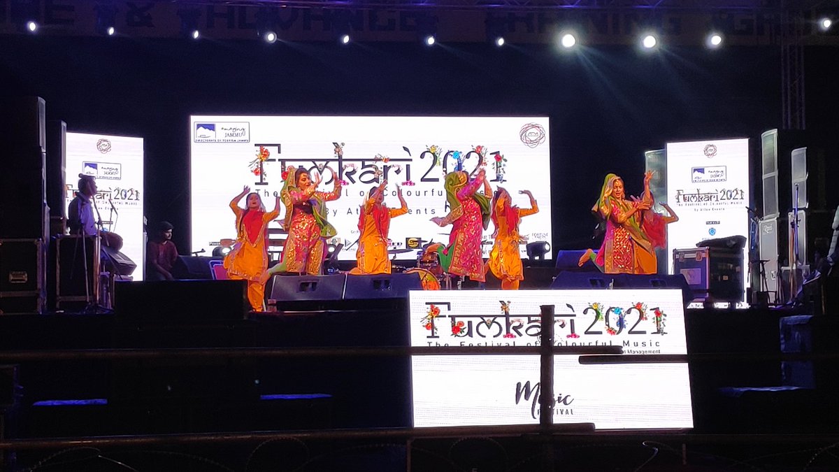 JammuTourism's tweet photo. Performance on famous dogri song - "chan chan panjebh meri chanke"
@JandKTourism @incredibleindia @OfficeOfLGJandK
#jammutourism #Jammu #fulkari https://t.co/5PEVLO3gi8