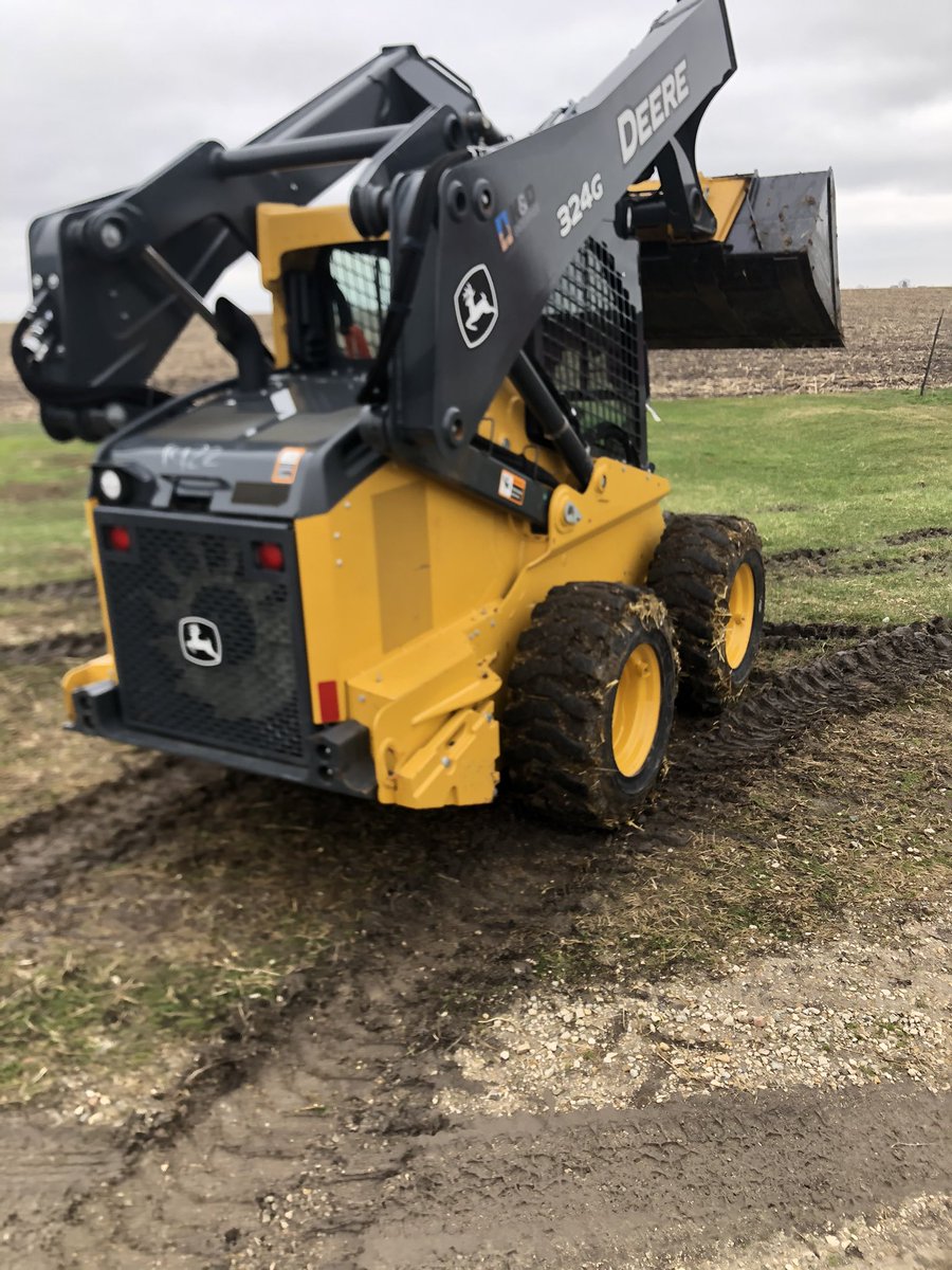 ScottCornGuy's tweet photo. Another project completed that should definitely help better ROG and feed efficiency ๐ sold the red loader and got a skid. Much better #HappyCattle #EatBeef https://t.co/O9sNQ8Ol5N