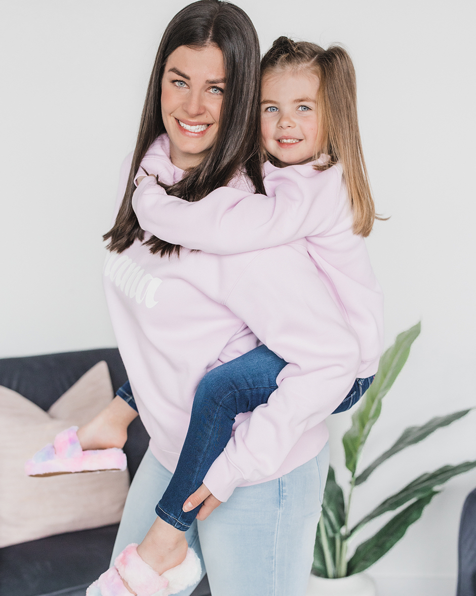 silver_icing's tweet photo. Just the two of us. Mama + her Mini-me 
.
.
.
#mom #ilovemymom #mama #minime #twinning #matchymatch #feelinpretty #feelingood #modernmom #gotitfrommymama #lookgoodfeelgood #silvericing #confidentstyle #silvericingstylist #siootd #vancityfashion #fashiontoronto #inspiringconfidenc https://t.co/3Zt8XKfwgs
